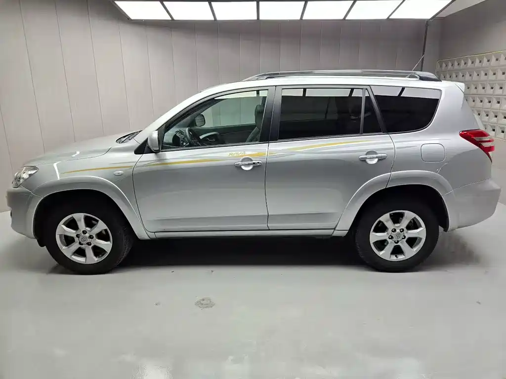 Toyota RAV4 2009 — фото 2