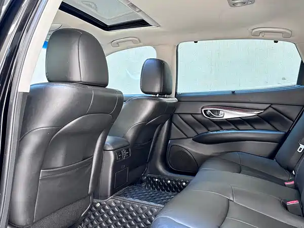 Infiniti Q70 2017