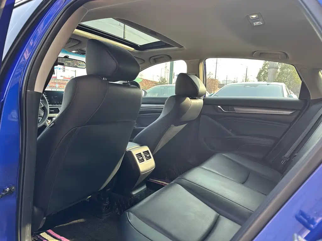 Honda Accord 2019 — фото 12