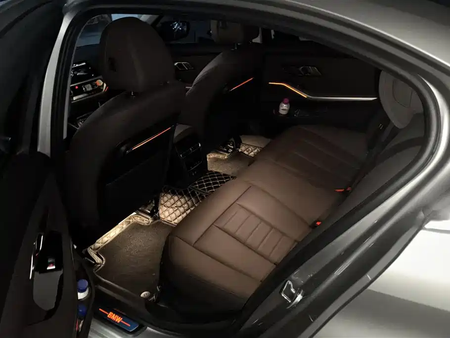 BMW 3 Series 2019 — фото 11