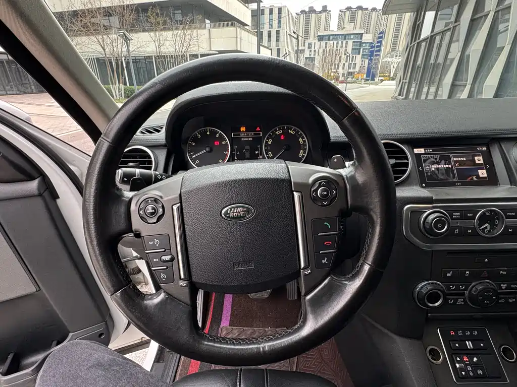 Land Rover Discovery 2016 — фото 15