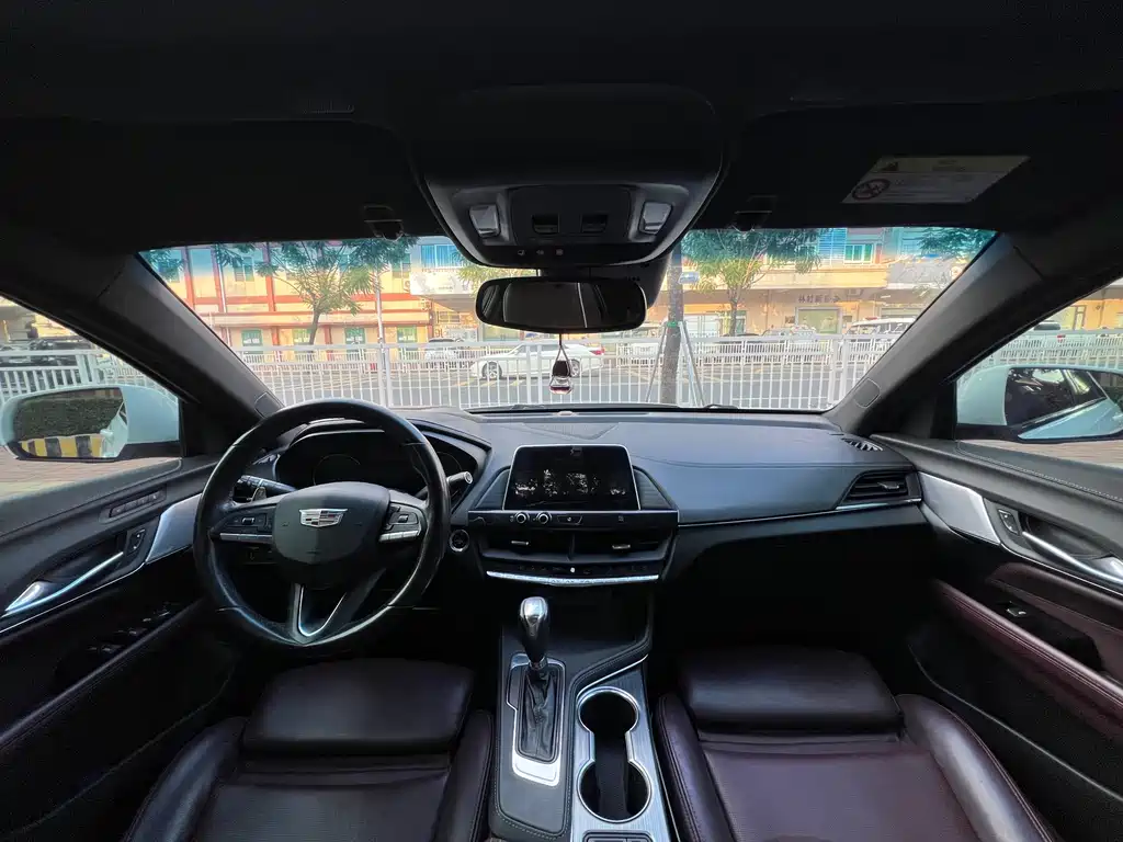 Cadillac CT4 2020 — фото 12