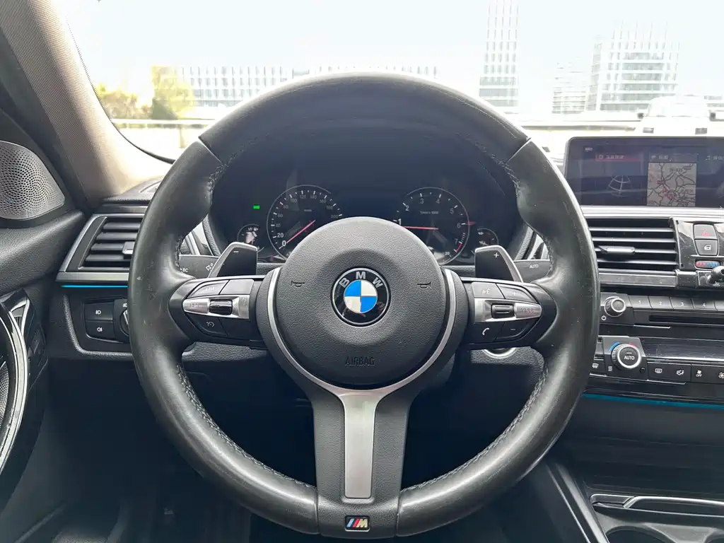 BMW 3 Series 2019 — фото 9
