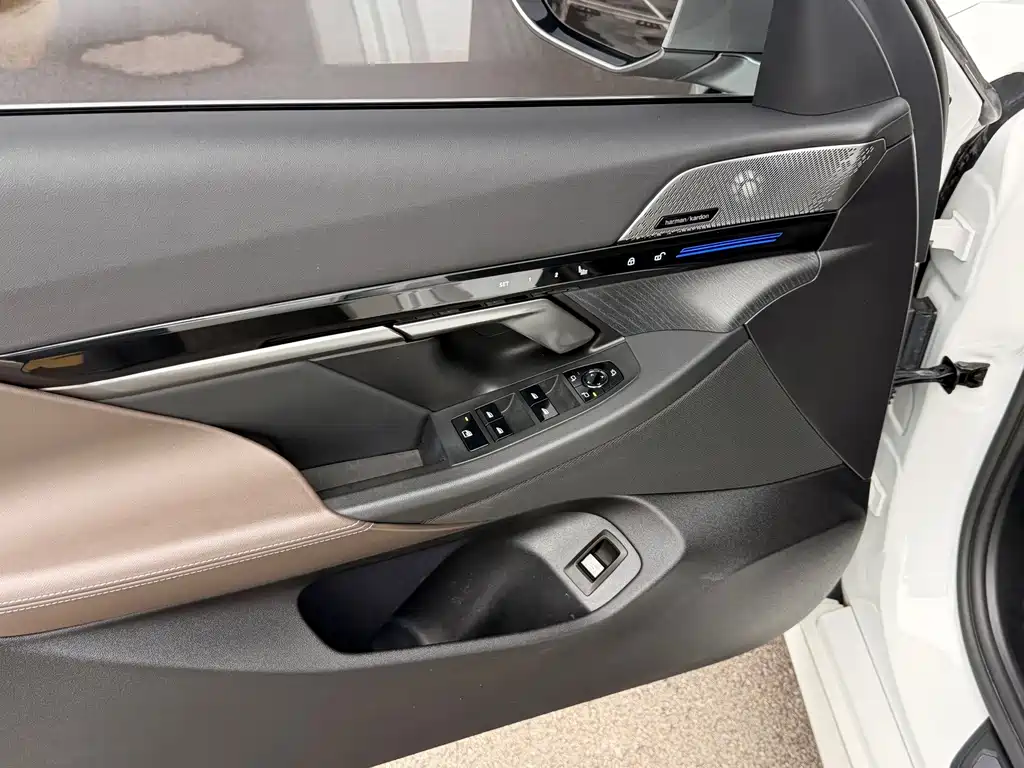 BMW 5 Series 2024 — фото 13