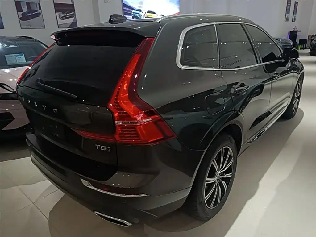 Volvo XC60 2021 — фото 7