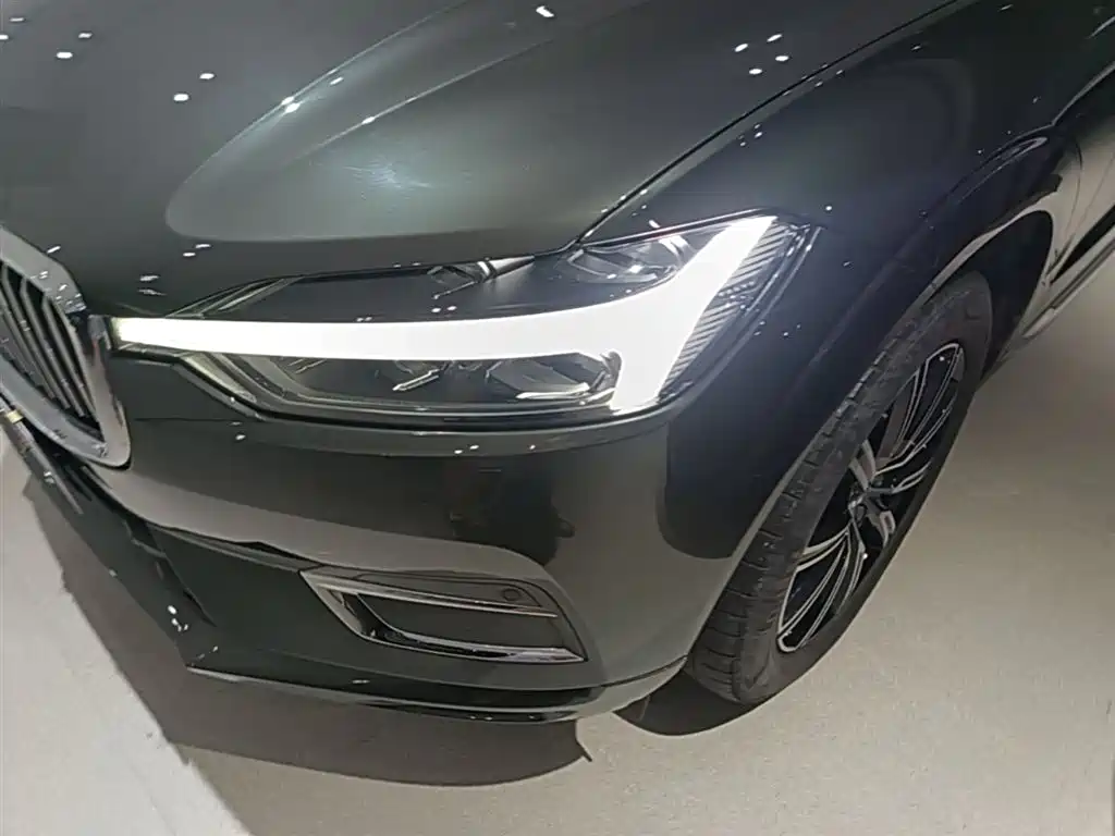 Volvo XC60 2021 — фото 24
