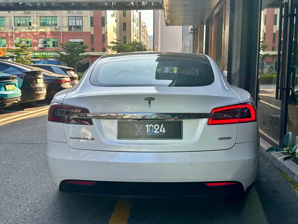 Tesla Model S 2018 — фото 3