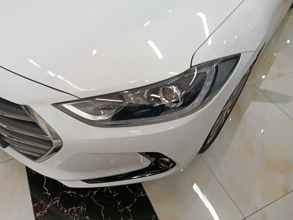 Hyundai Elantra 2019 — фото 24