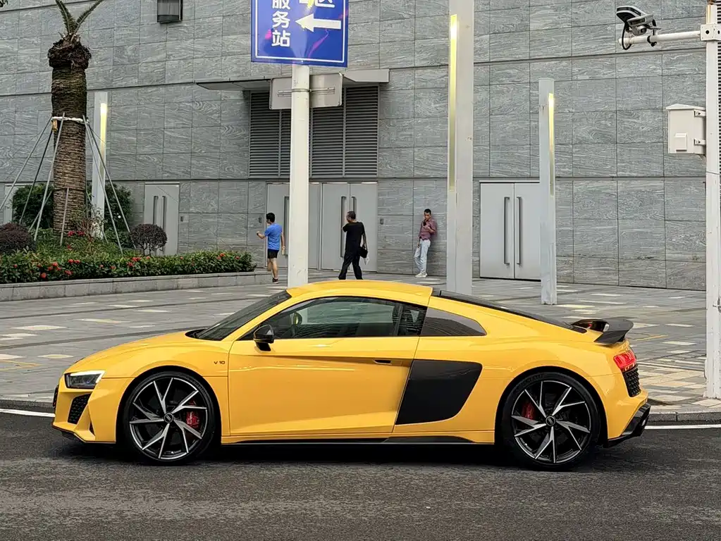 Audi R8 2023 — фото 3