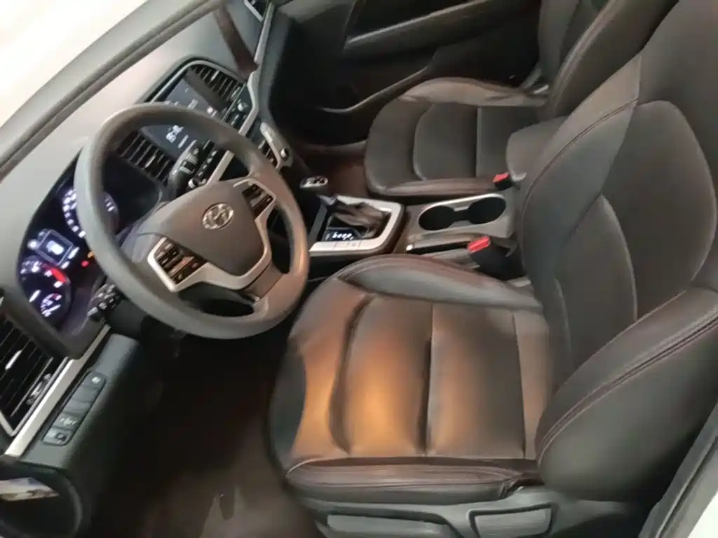 Hyundai Elantra 2019 — фото 15