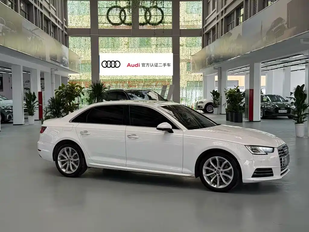 Audi A4L 2018 — фото 2