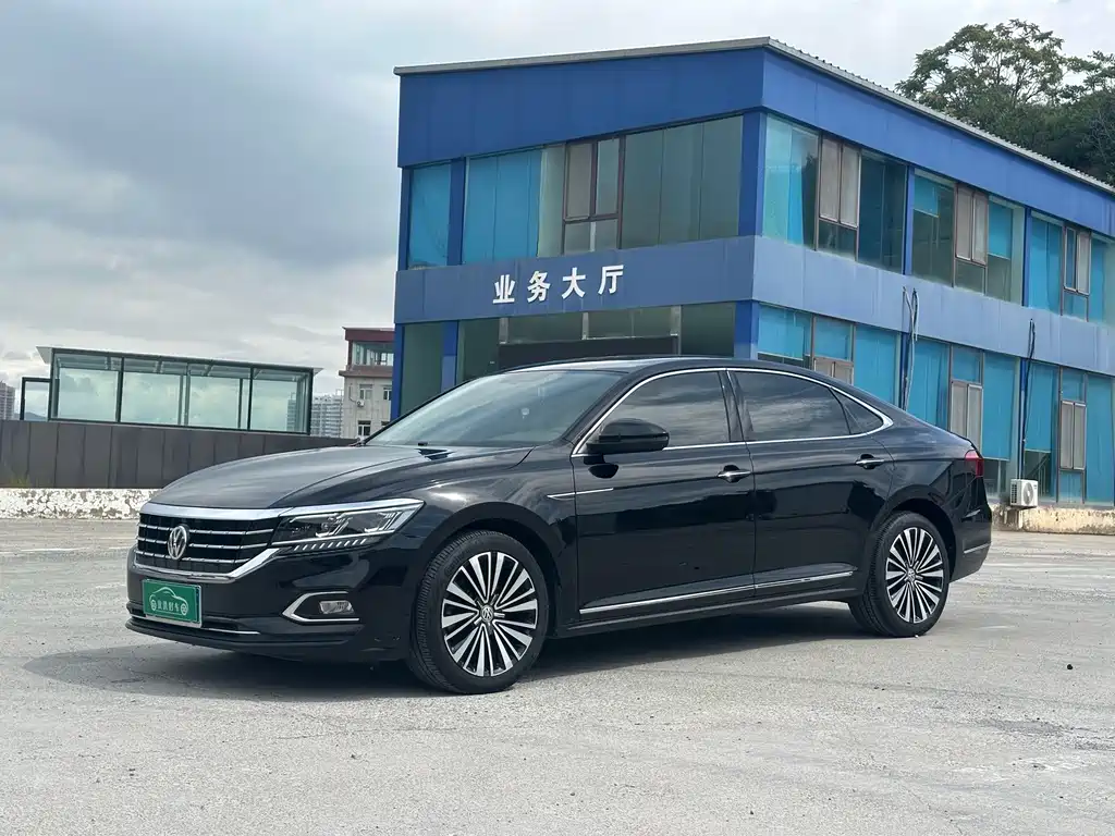 Volkswagen Passat 2019 — фото 1