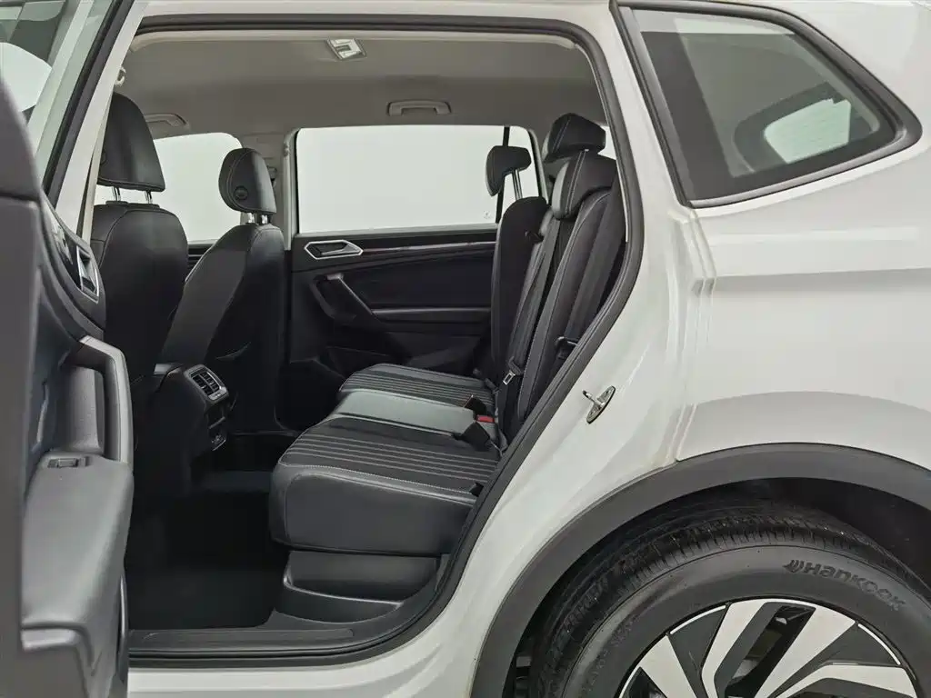 Volkswagen Tiguan L 2023 — фото 15