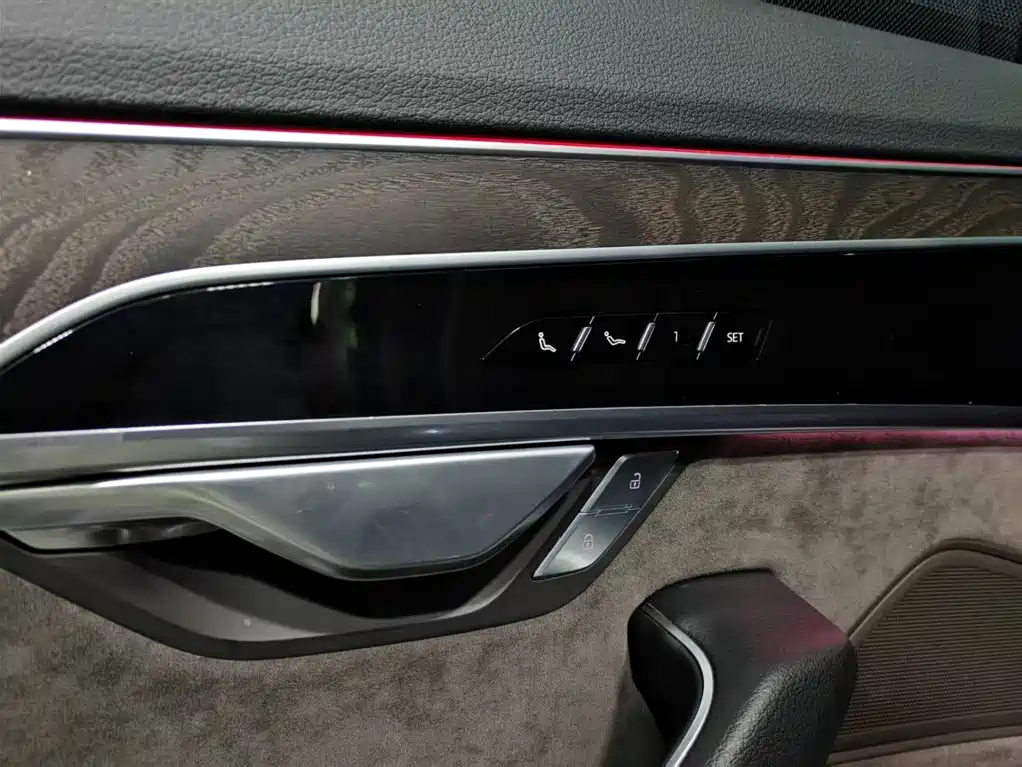 Audi A8 2022 — фото 12