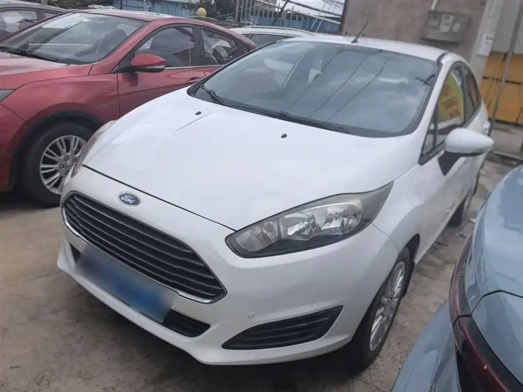 Ford Fiesta 2015 — фото 2