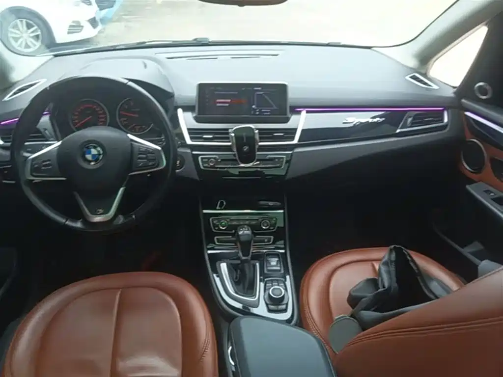 BMW 2 Series Active Tourer 2018 — фото 10