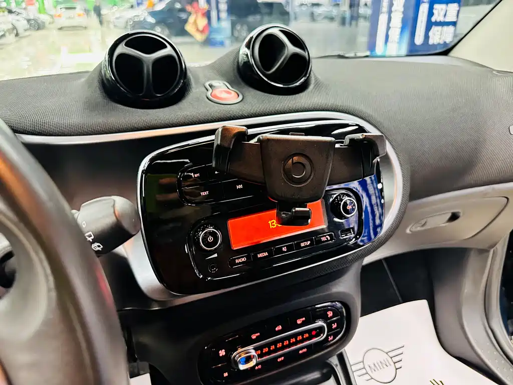 smart Fortwo 2018 — фото 30