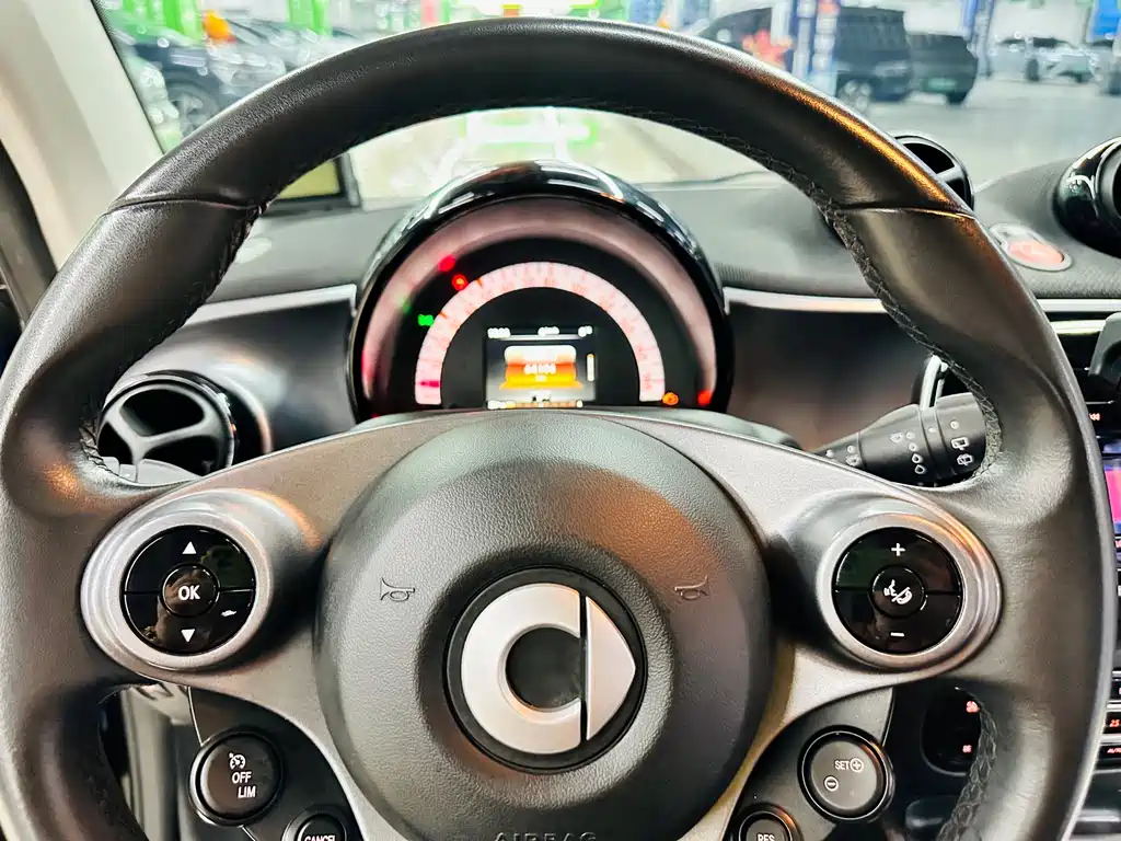smart Fortwo 2018 — фото 34