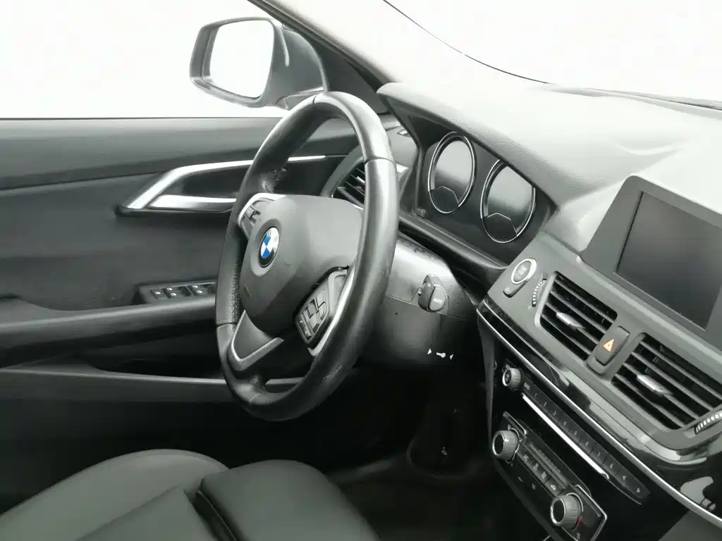 BMW 1 Series 2018 — фото 22
