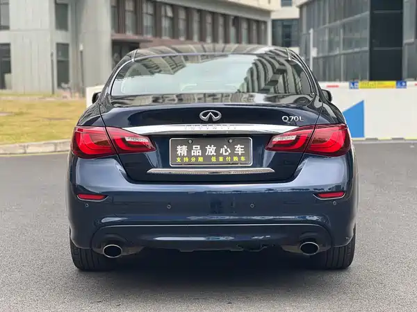 Infiniti Q70 2015
