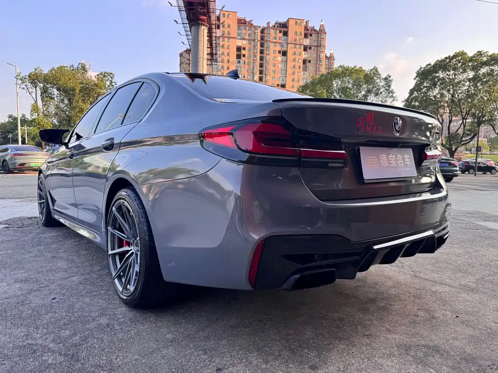 BMW 5 Series 2019 — фото 13