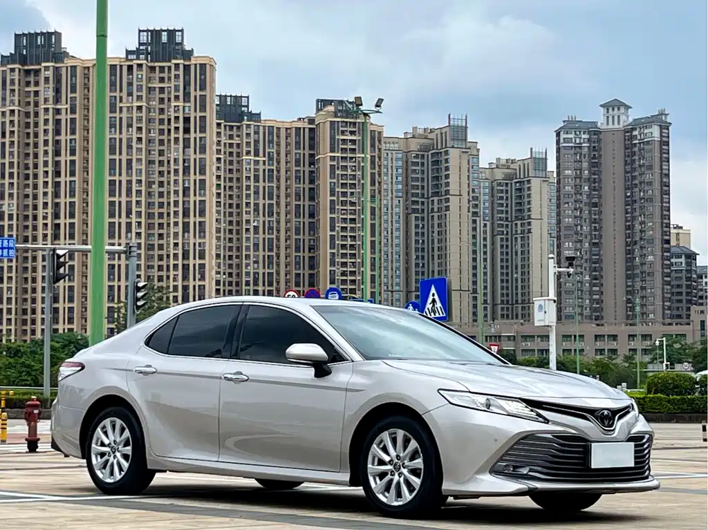 Toyota Camry 2019 — фото 3