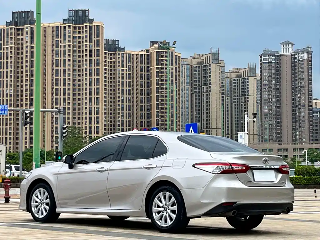 Toyota Camry 2019 — фото 9
