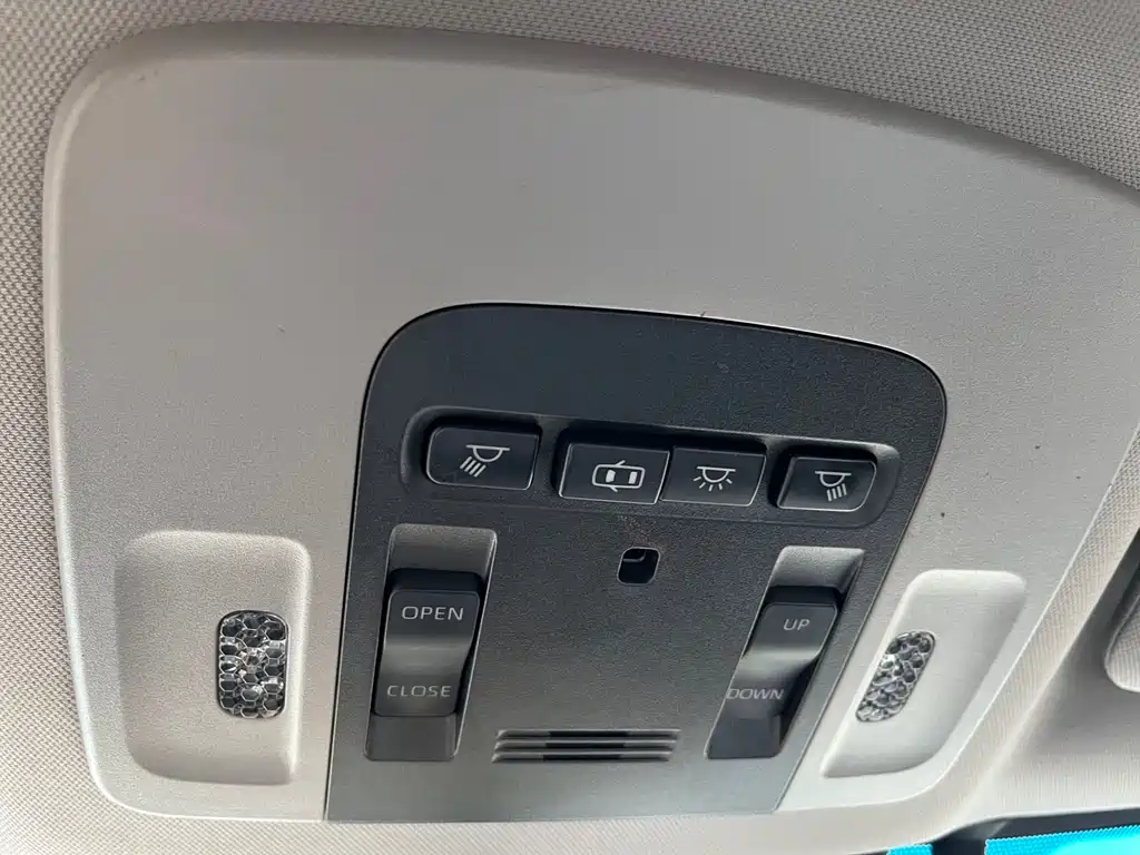 Toyota Camry 2019 — фото 19