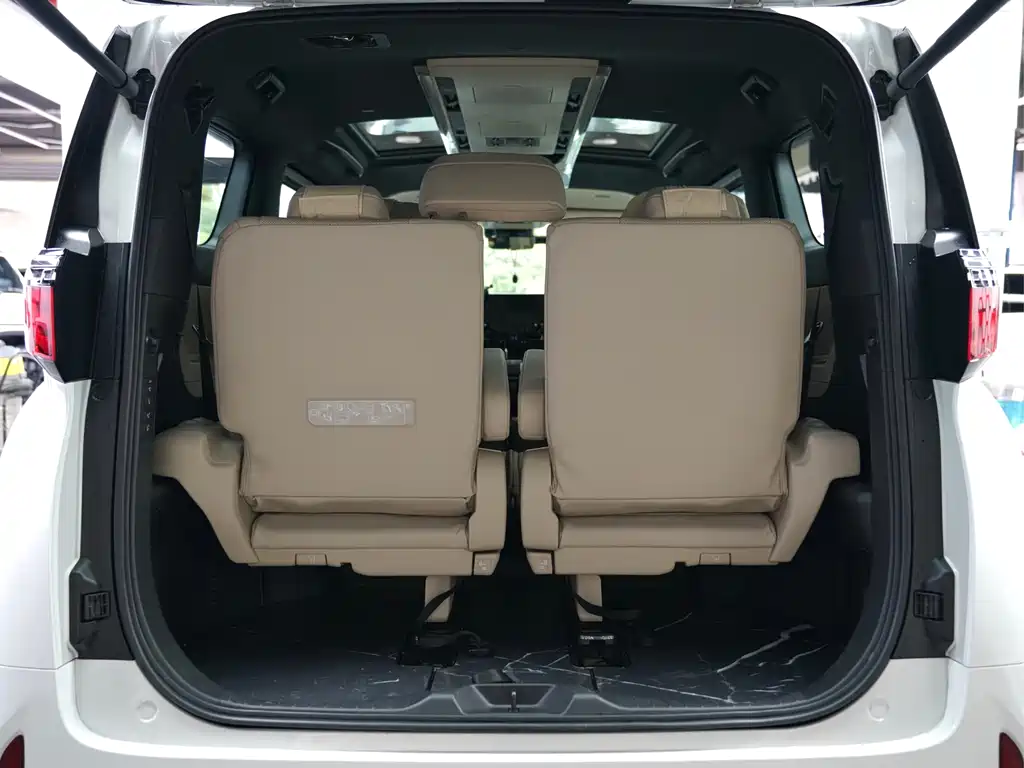 Toyota Alphard 2024 — фото 18