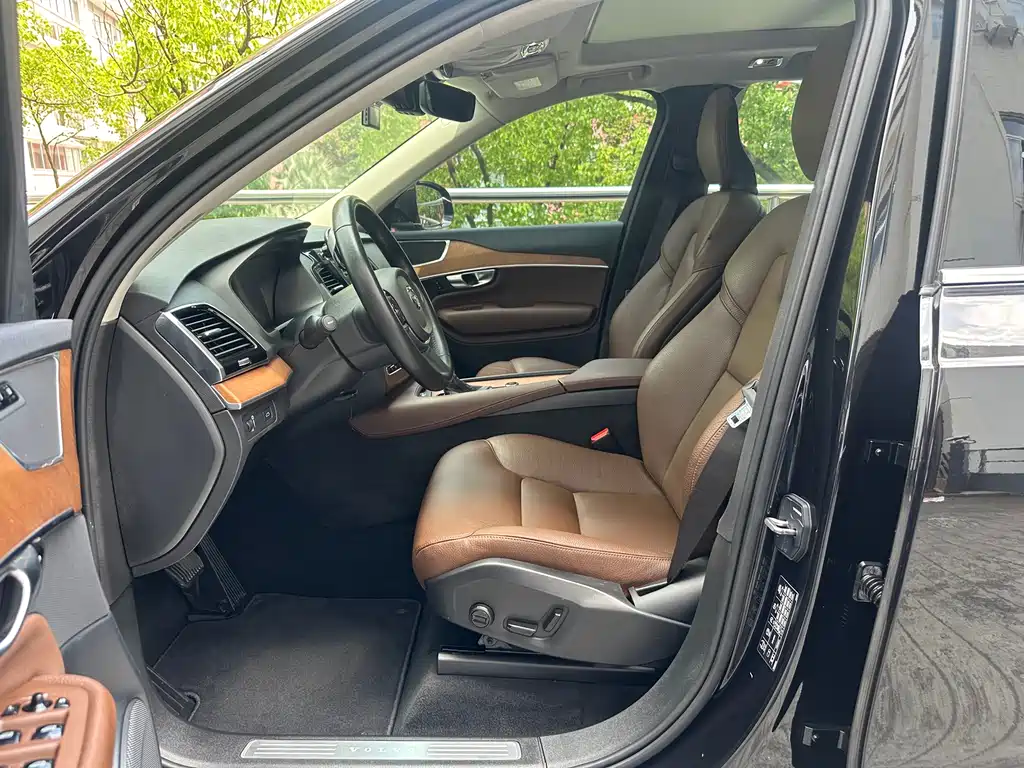 Volvo XC90 2019 — фото 19