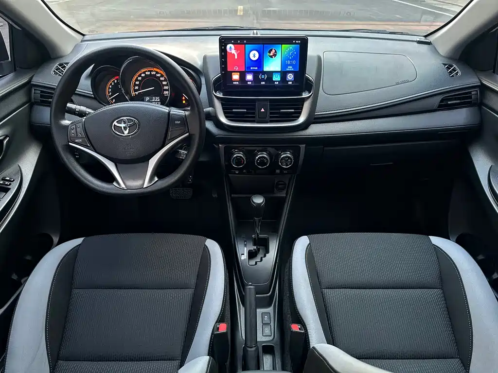 Toyota Yaris L 2022 — фото 10