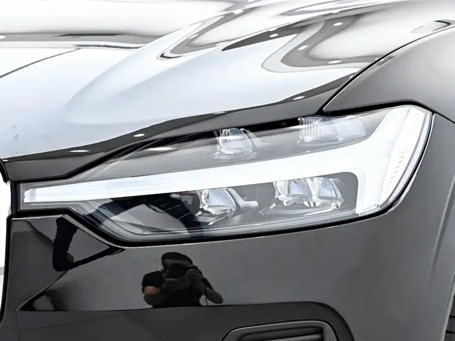Volvo XC60 2025 — фото 9