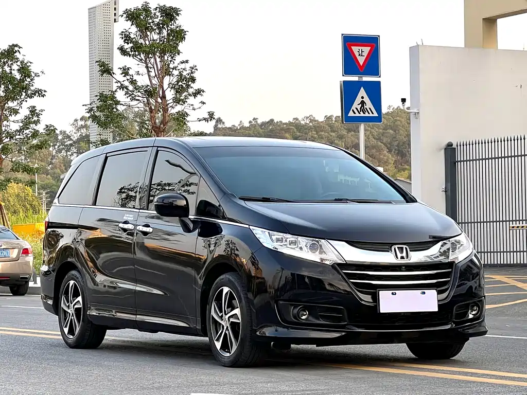 Honda Odyssey 2015 — фото 3