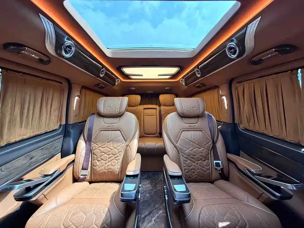 Mercedes-Benz V-Class 2023 — фото 13