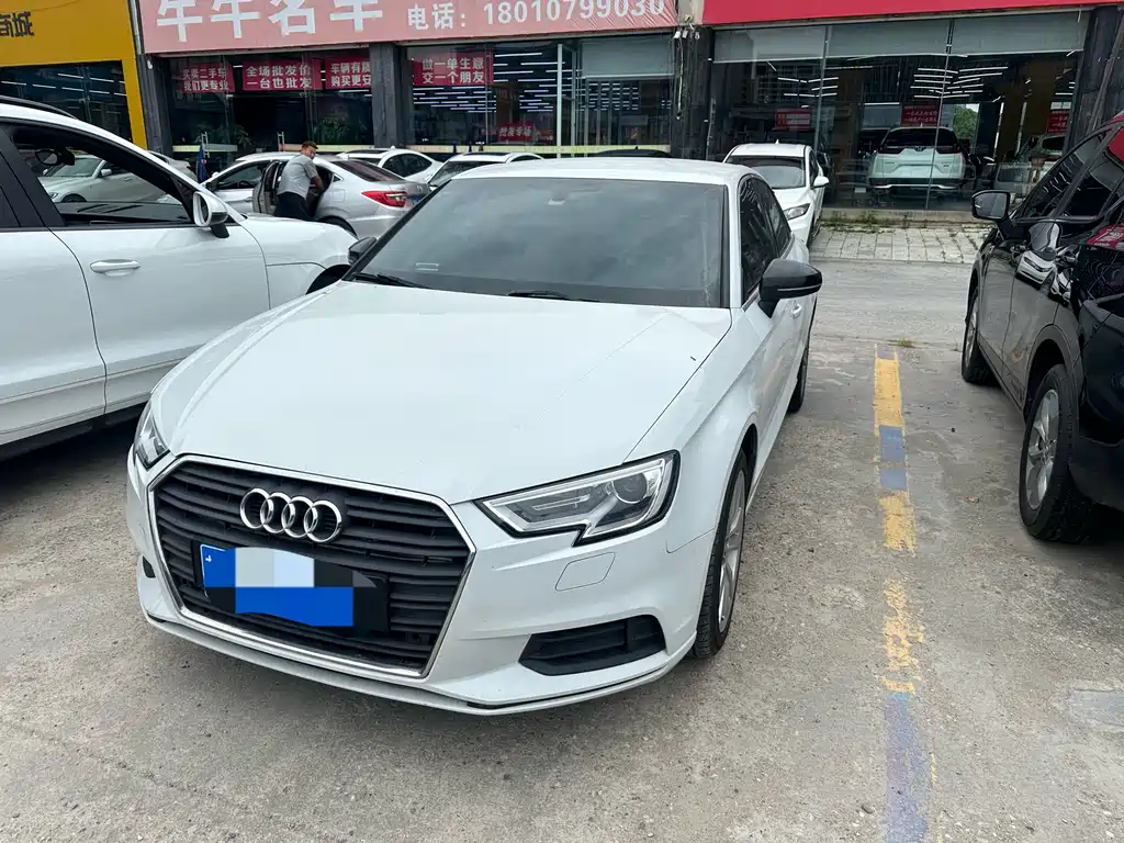 Audi A3 2018 — фото 1