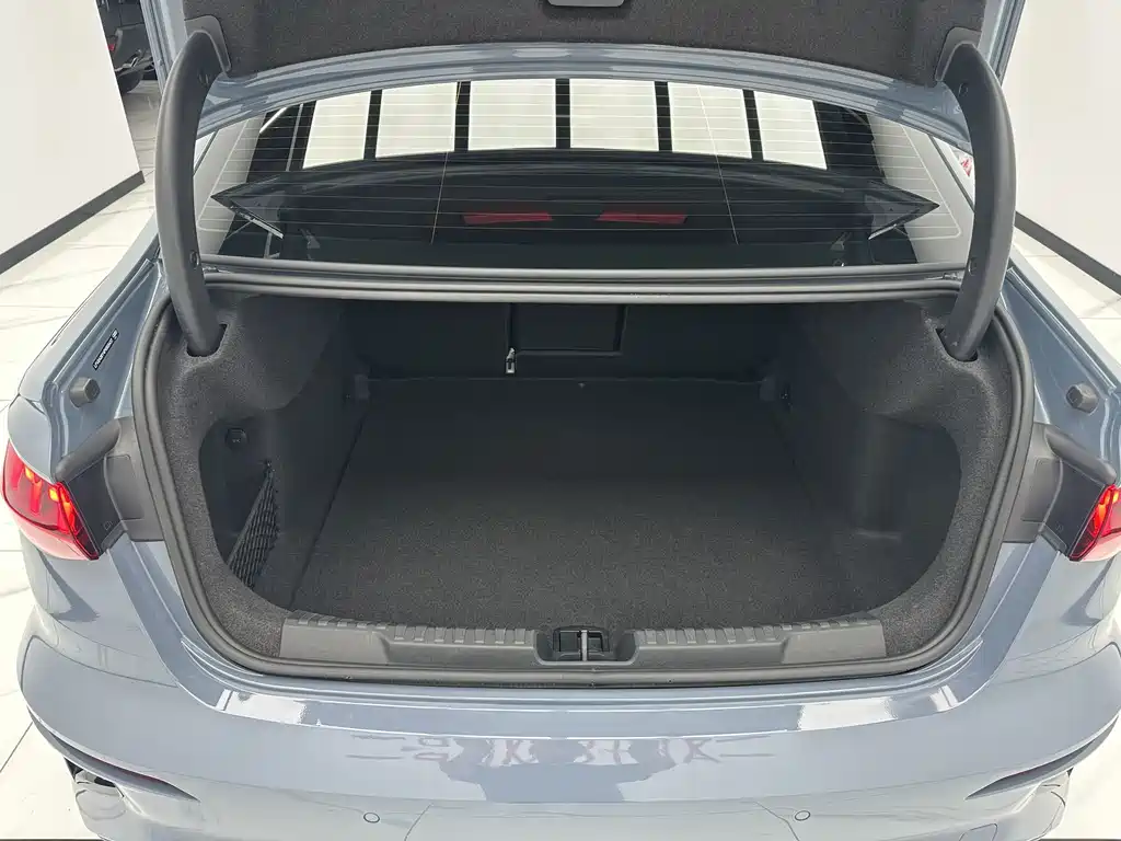 Audi A3 2023 — фото 16