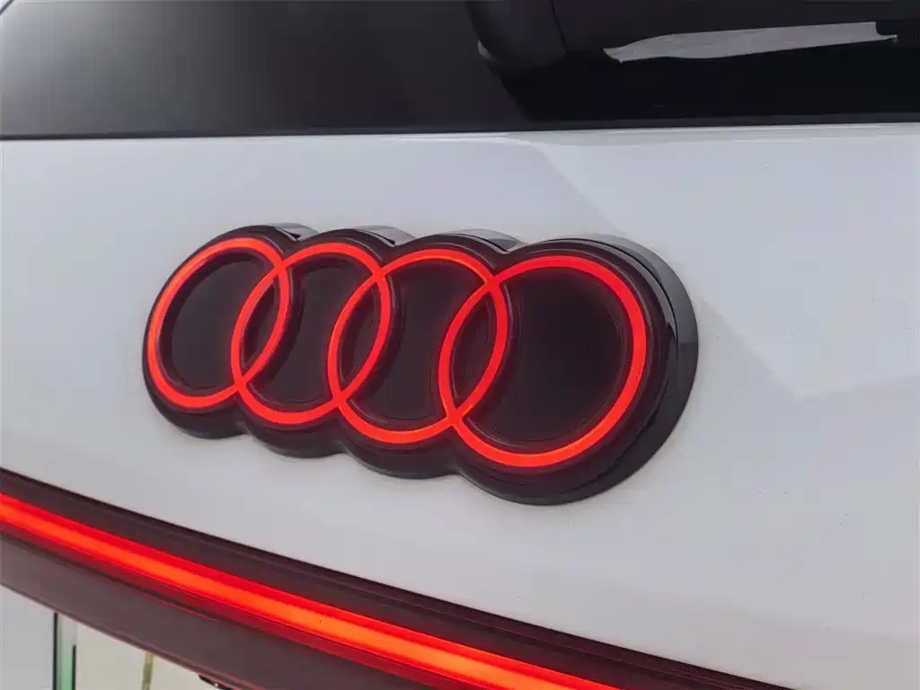 Audi Q6L e-tron 2025 — фото 27