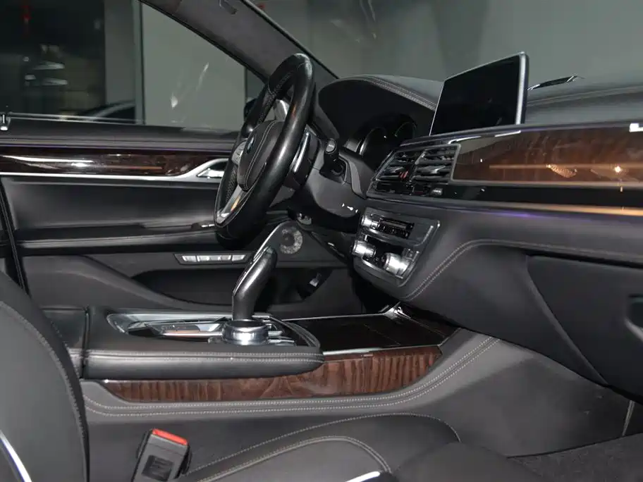 BMW 7 Series 2016 — фото 17