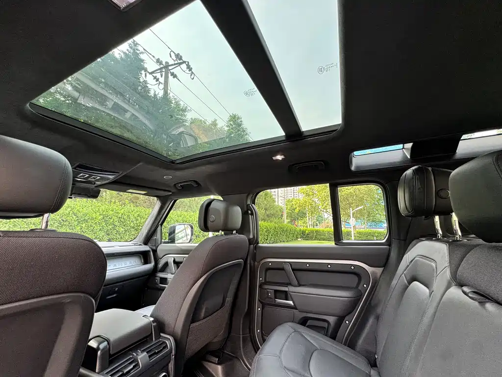 Land Rover Defender 2025 — фото 20