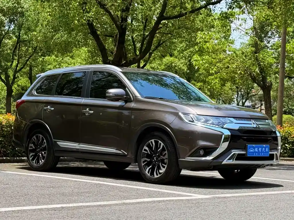 Mitsubishi Outlander 2019 — фото 3