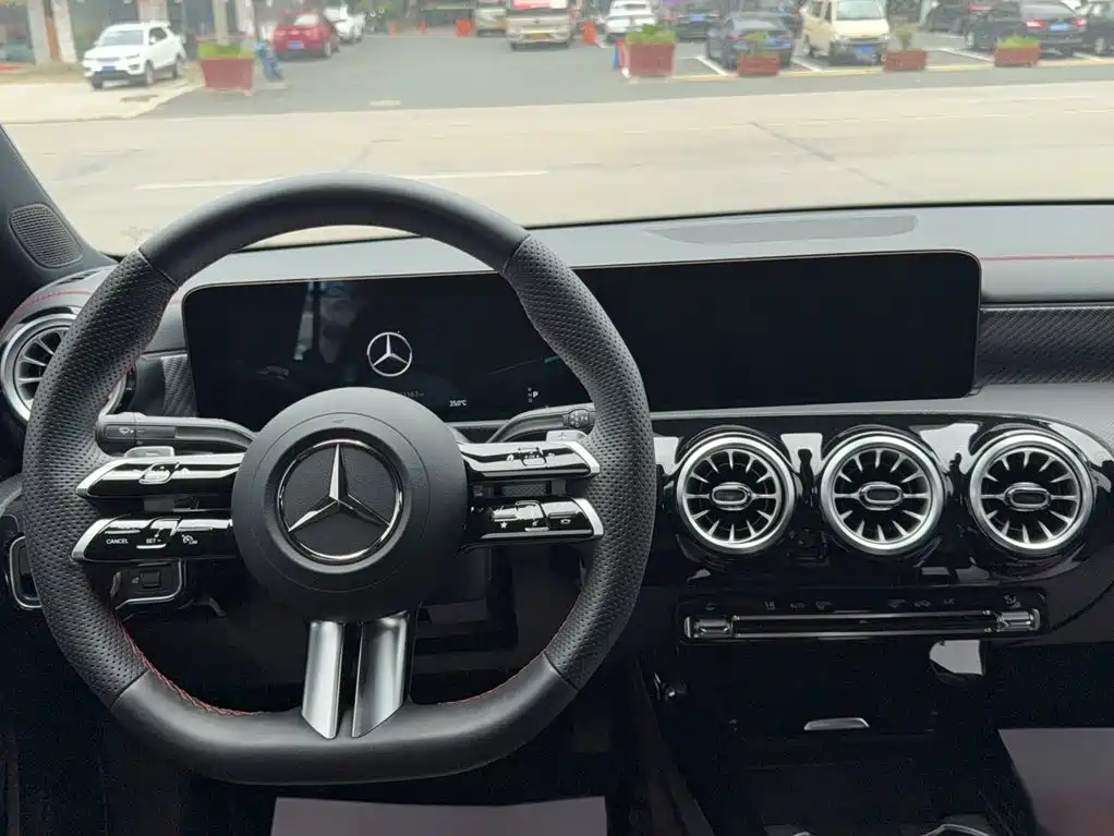 Mercedes-Benz A-Class 2025 — фото 10