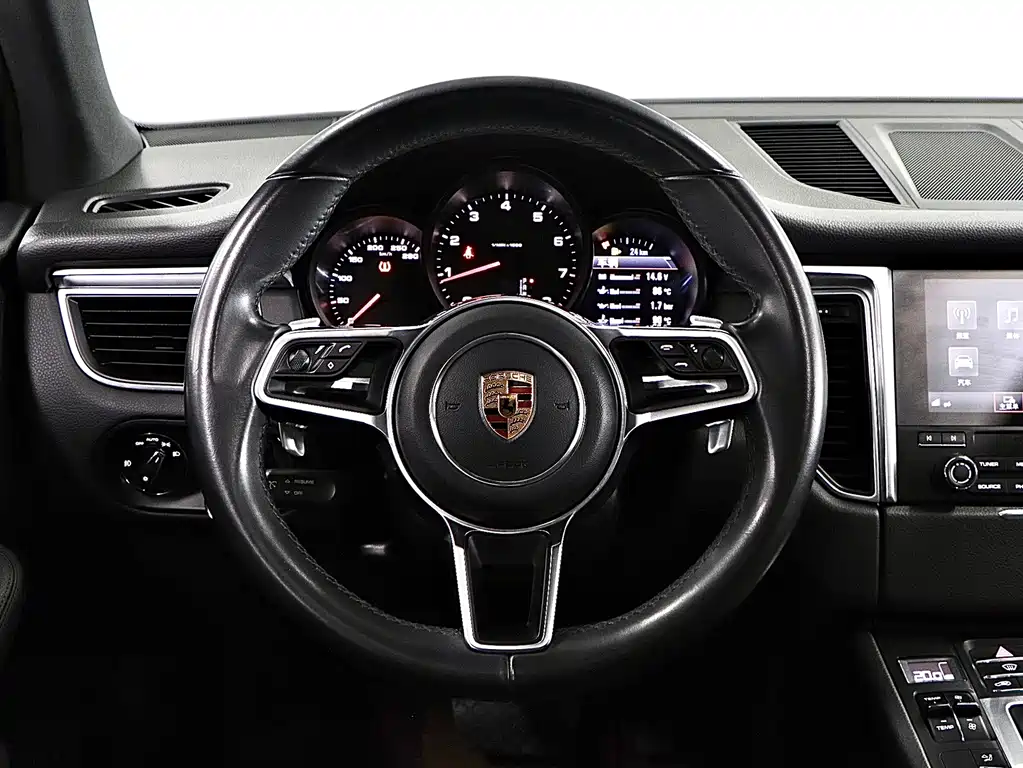 Porsche Macan 2017 — фото 10