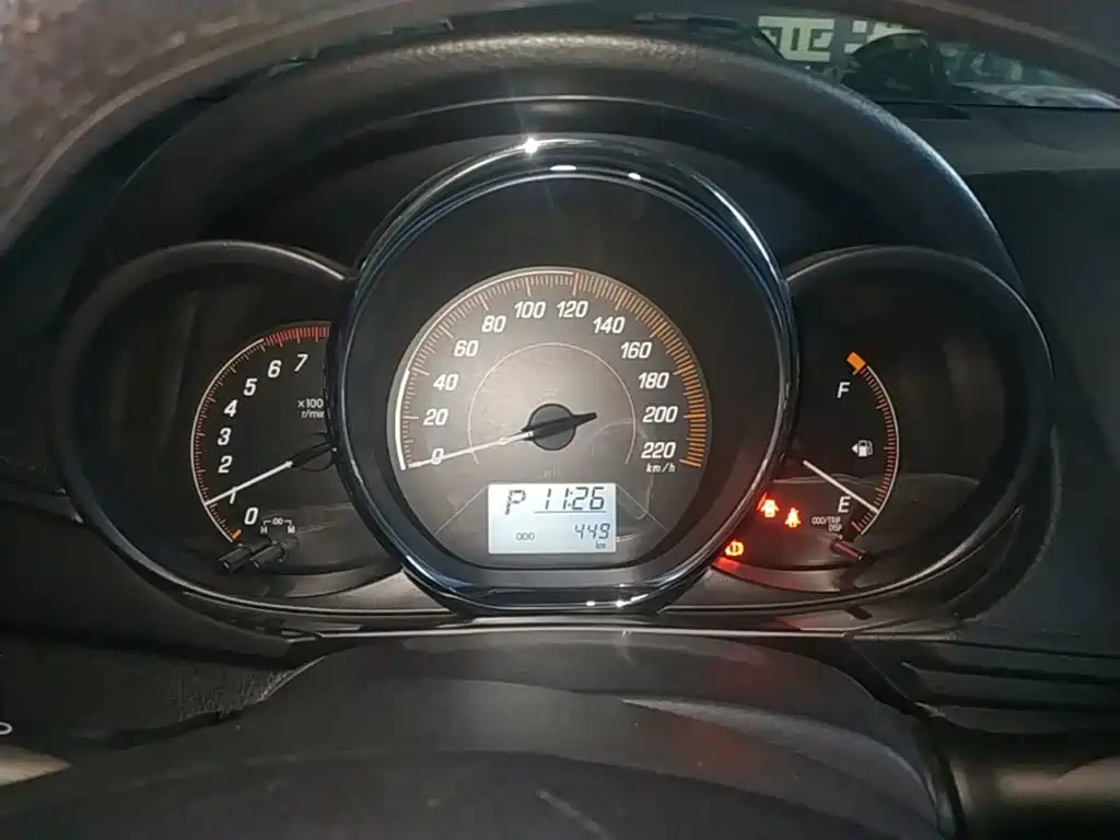 Toyota Yaris L 2020 — фото 12