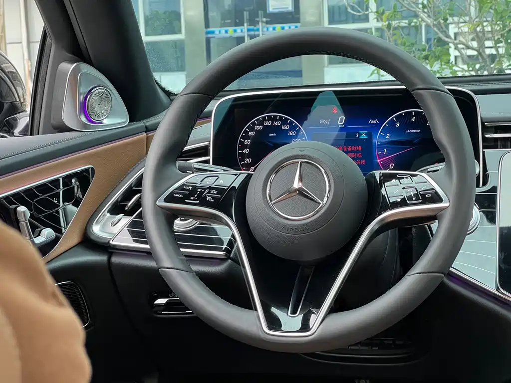 Mercedes-Benz E-Class 2025 — фото 19