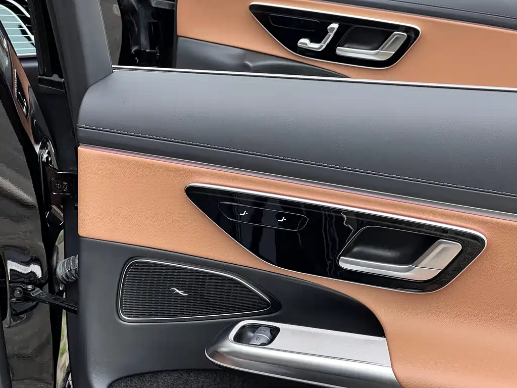 Mercedes-Benz E-Class 2025 — фото 20