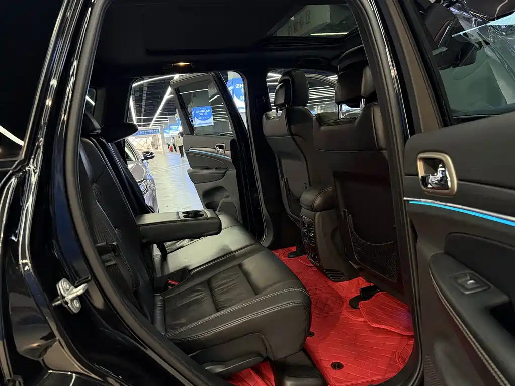 Jeep Grand Cherokee 2015 — фото 17