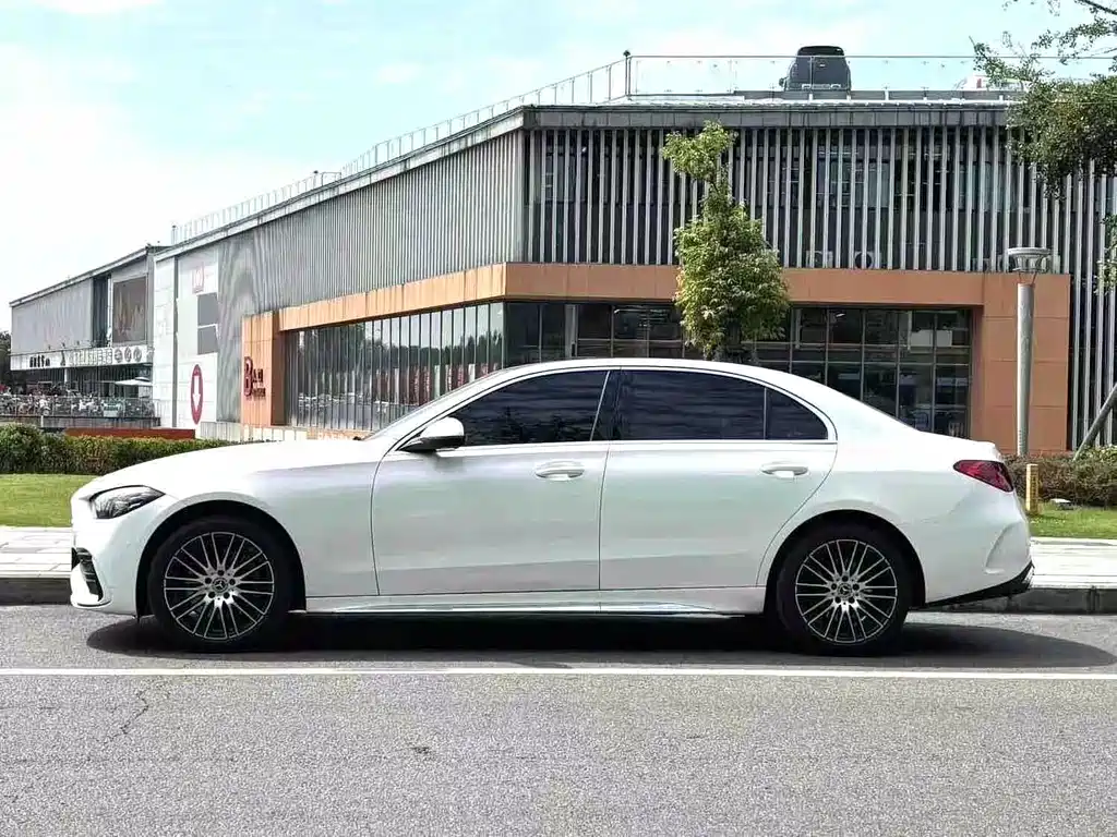 Mercedes-Benz C-Class 2023 — фото 10