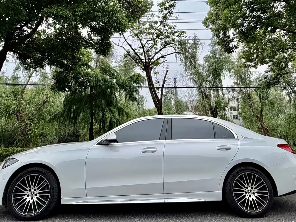 Mercedes-Benz C-Class 2023 — фото 3