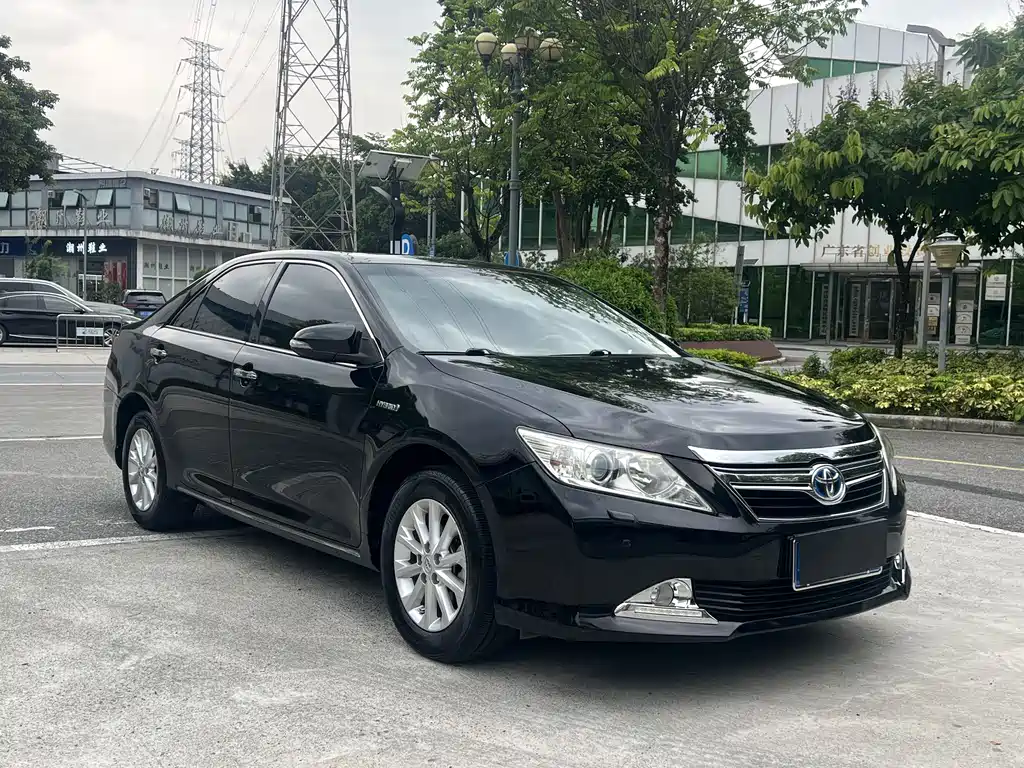 Toyota Camry 2014 — фото 2