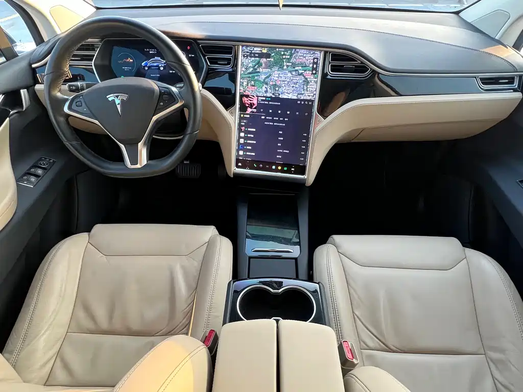 Tesla Model X 2017 — фото 15